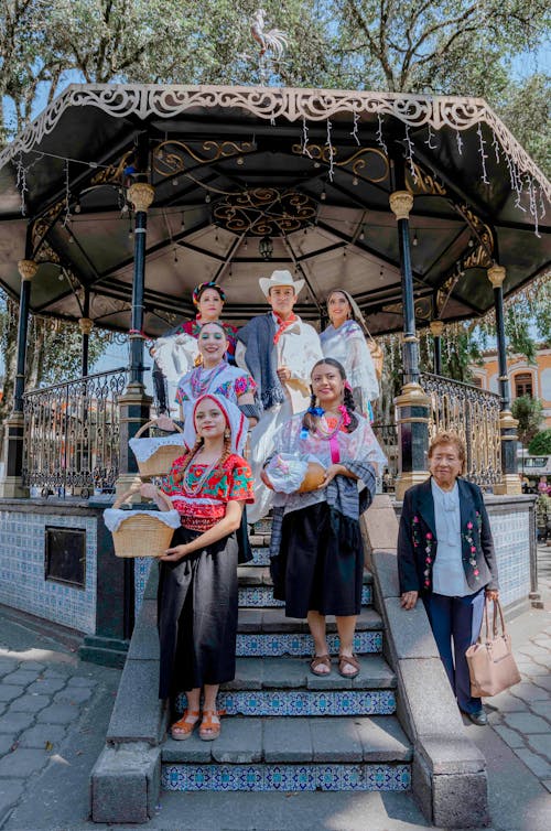 Foto profissional grátis de adulto, ao ar livre, celebração