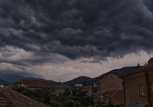 Kostenloses Stock Foto zu blick auf die berge, dächer, dorf