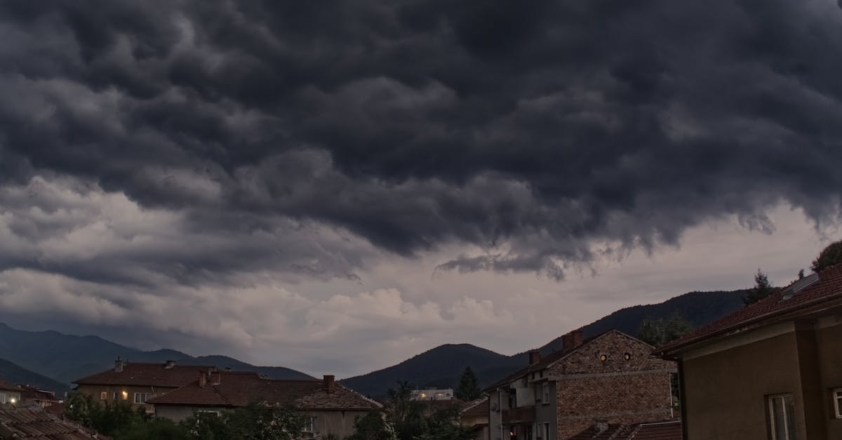 กรมอุตุฯ เตือนพายุฤดูร้อนถล่ม 42 จังหวัด, เกษตรกรเร่งรับมือผลผลิตเสียหาย
