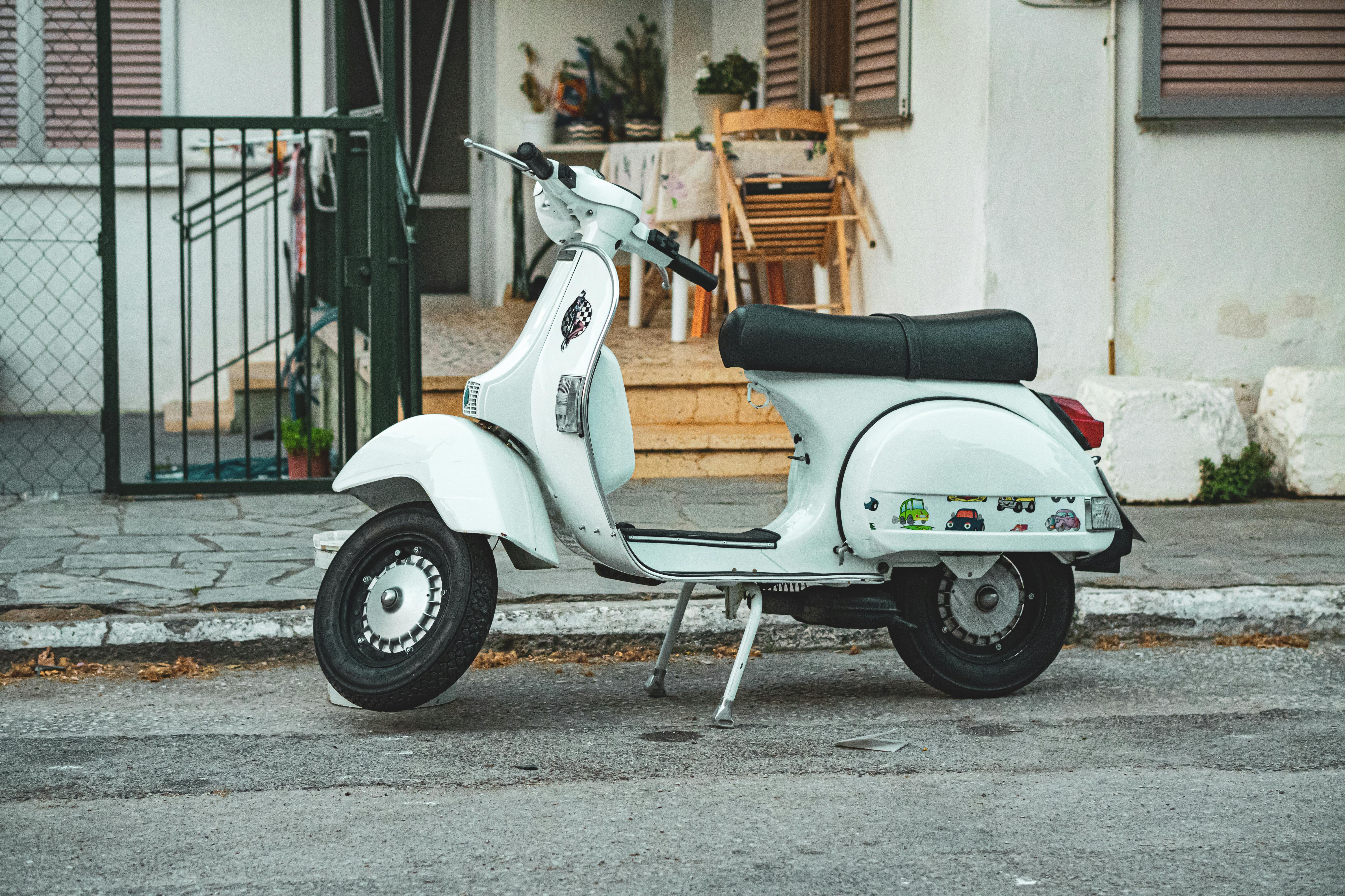 ContiScoot: over 30 Tire Sizes for Urban Mobility and Everyday Commuting — Photo by Yavuz Eren Güngör on Pexels