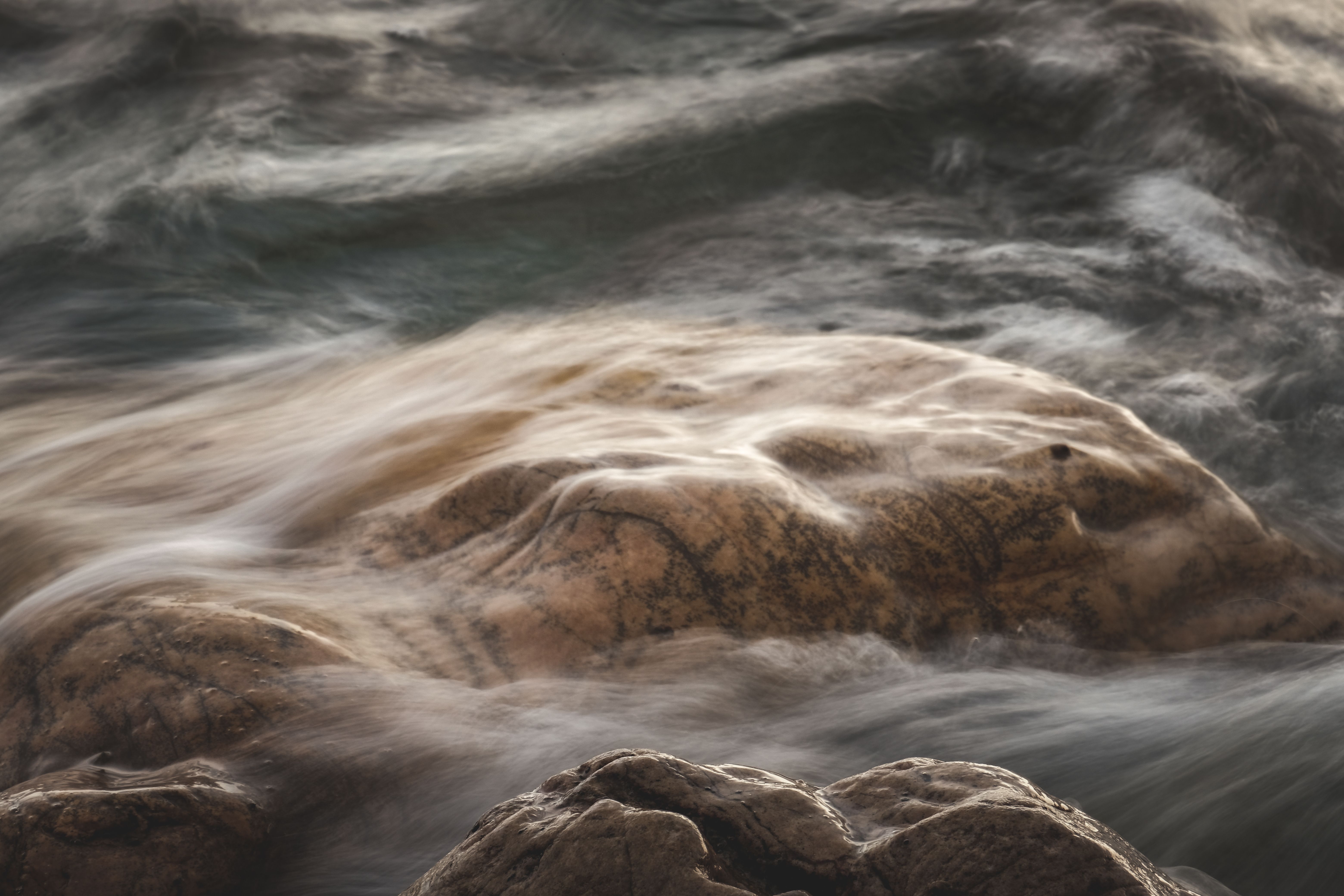 A close up of rocks and water in a river · Free Stock Photo