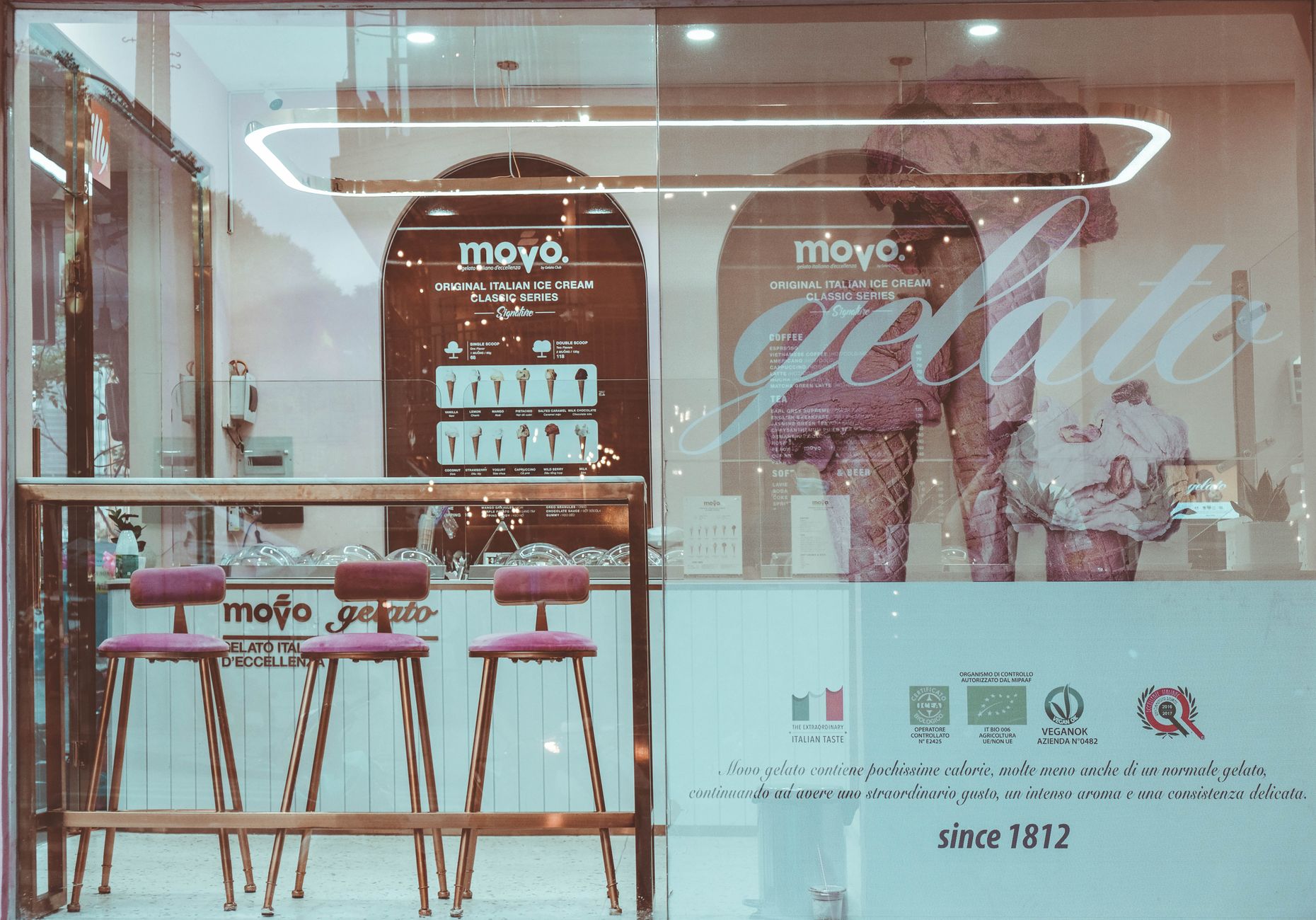 Interno di una gelateria moderna