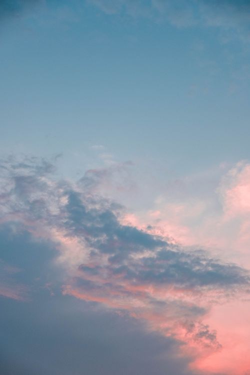 Free Beautiful pink clouds during dusk capturing a serene and tranquil atmosphere. Stock Photo