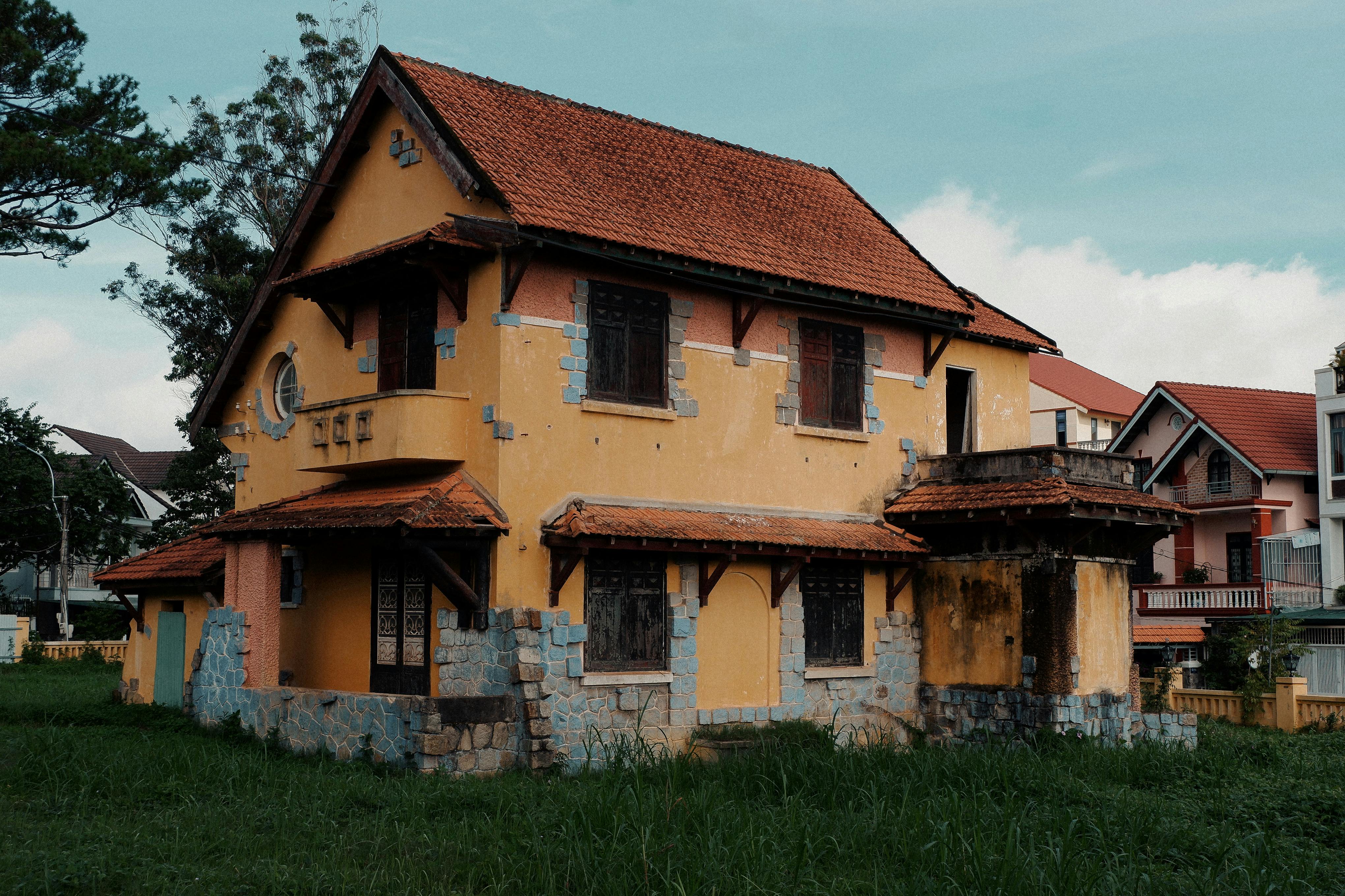 Should I Sell My House or Rent It Out in 2026? — Photo by Luyên TC on Pexels