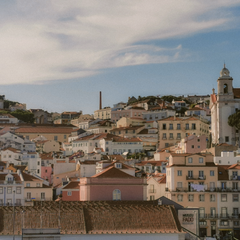 Toronto → Faro, Porto hoặc Lisbon, Bồ Đào Nha - $584 khứ hồi (đã gồm thuế)