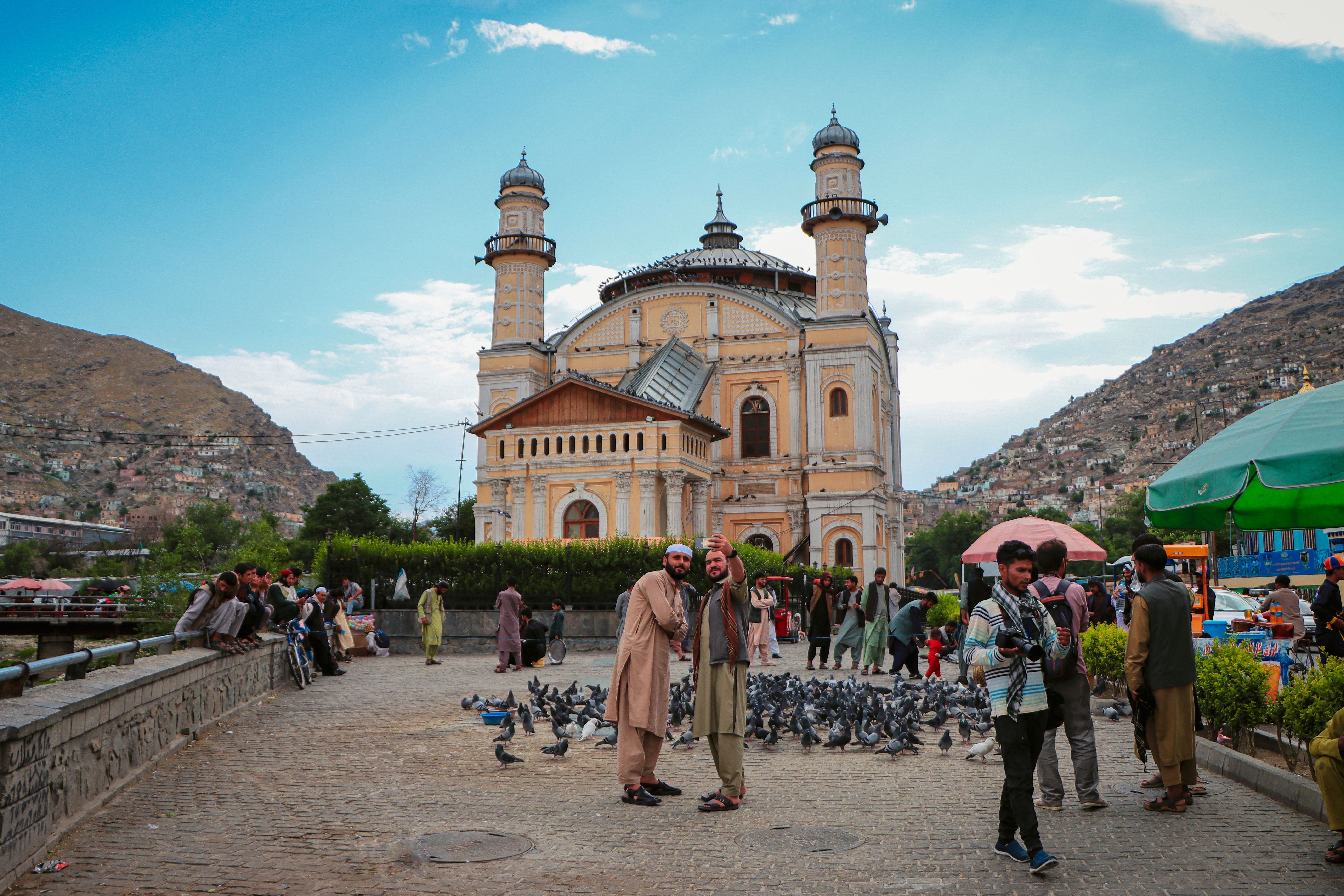 tourists-taking-a-selfie-in-front-of-the-shah-do-shamshira-mosque-in
