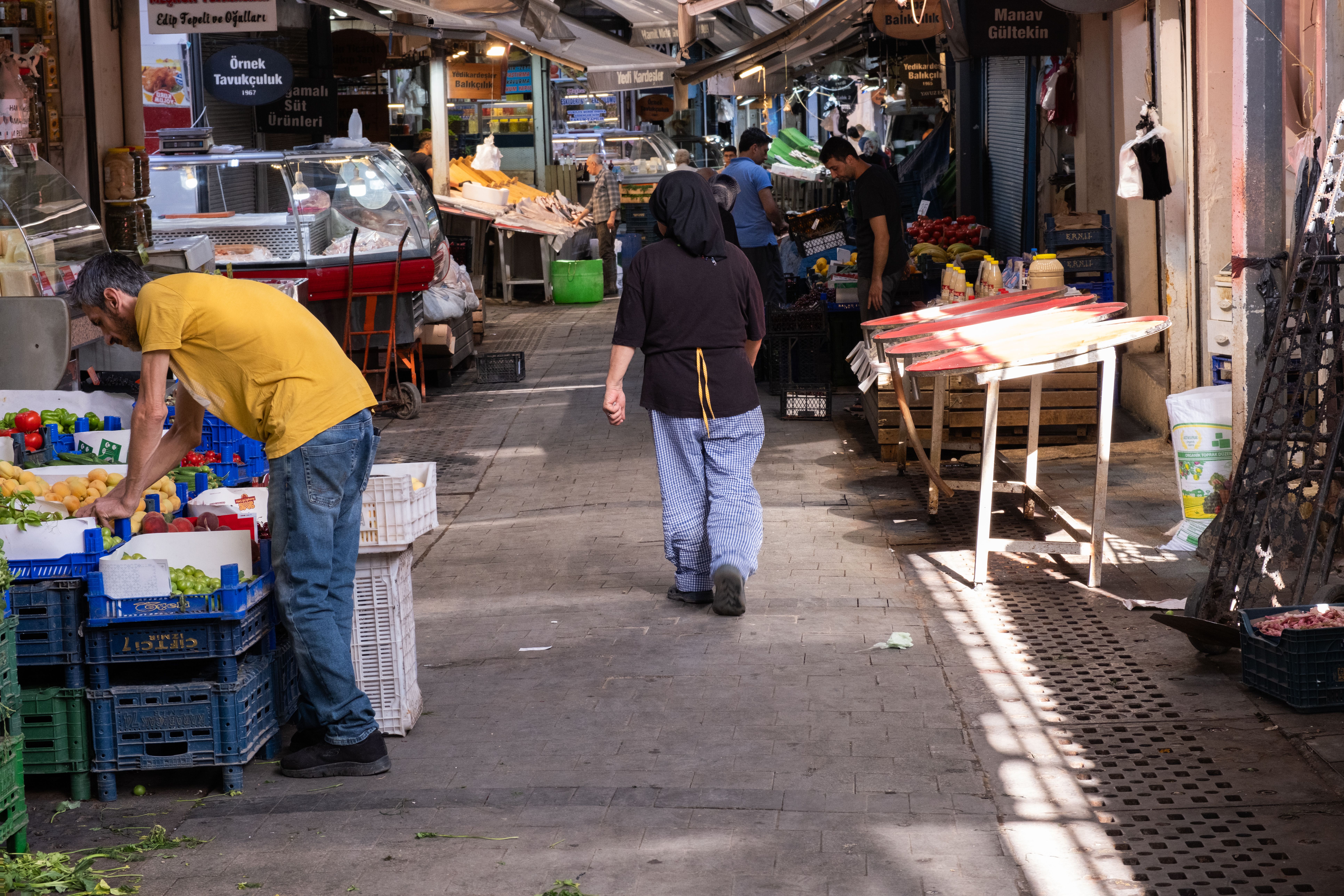 Buy the week's food at the Polis produce shops