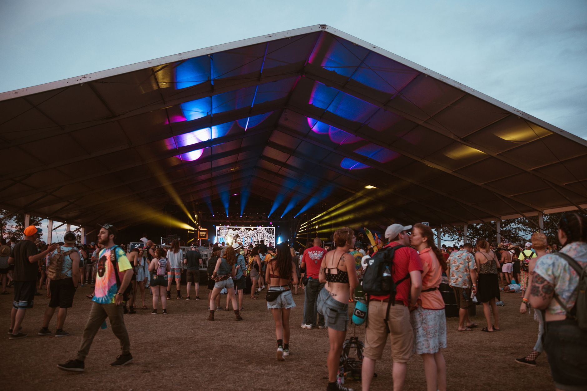 Lowlands festival alanında kamp yapan kalabalık