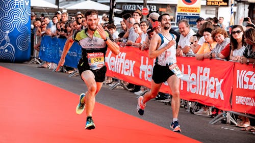 Foto Van Mannen Die Overdag Lopen