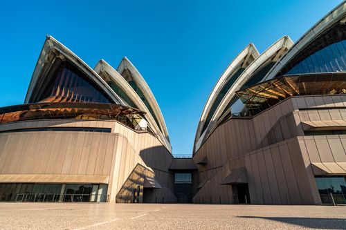 Free A captivating view of the Sydney Opera House showcasing its unique architectural design under clear skies. Stock Photo