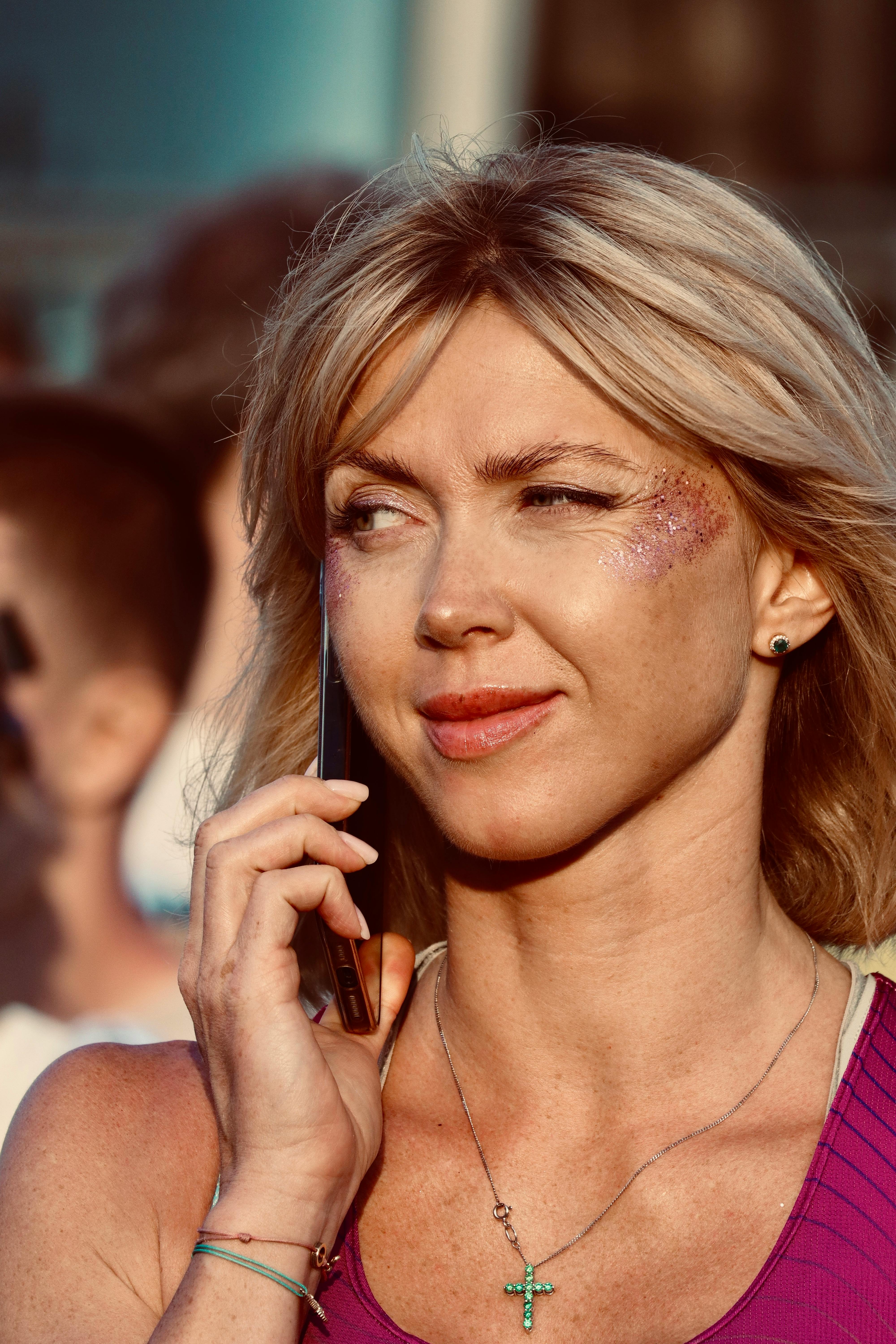 Δωρεάν στοκ φωτογραφιών με casual, cross κολιέ, lifestyle Φωτογραφία από στοκ φωτογραφιών