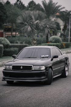 Toyota Crown: First-Class Luxury on Wheels Toyota Crown: First-Class Luxury on Wheels