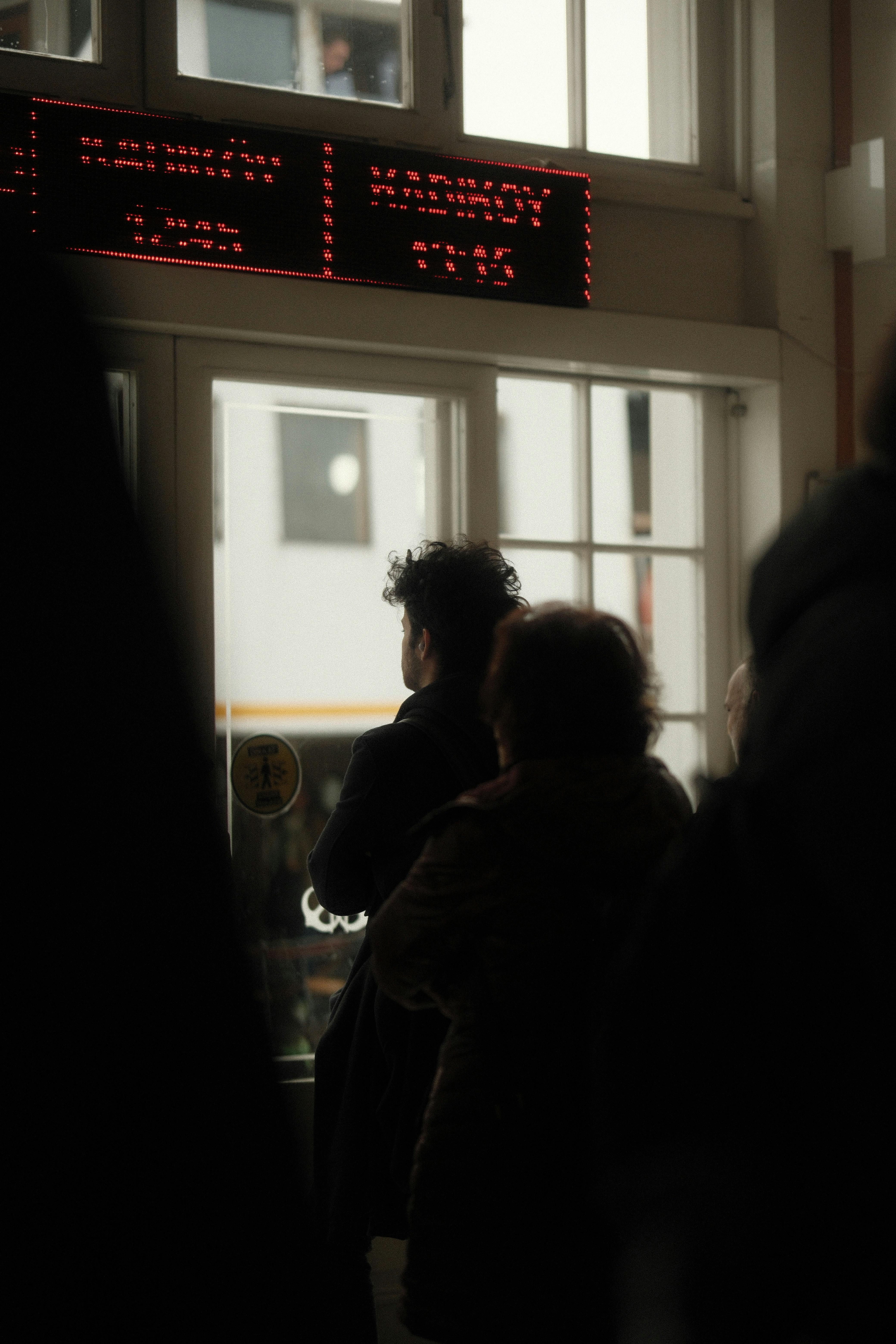 Insider Advice: Best Times to Catch the Ferry for Avoiding Crowds in Istanbul