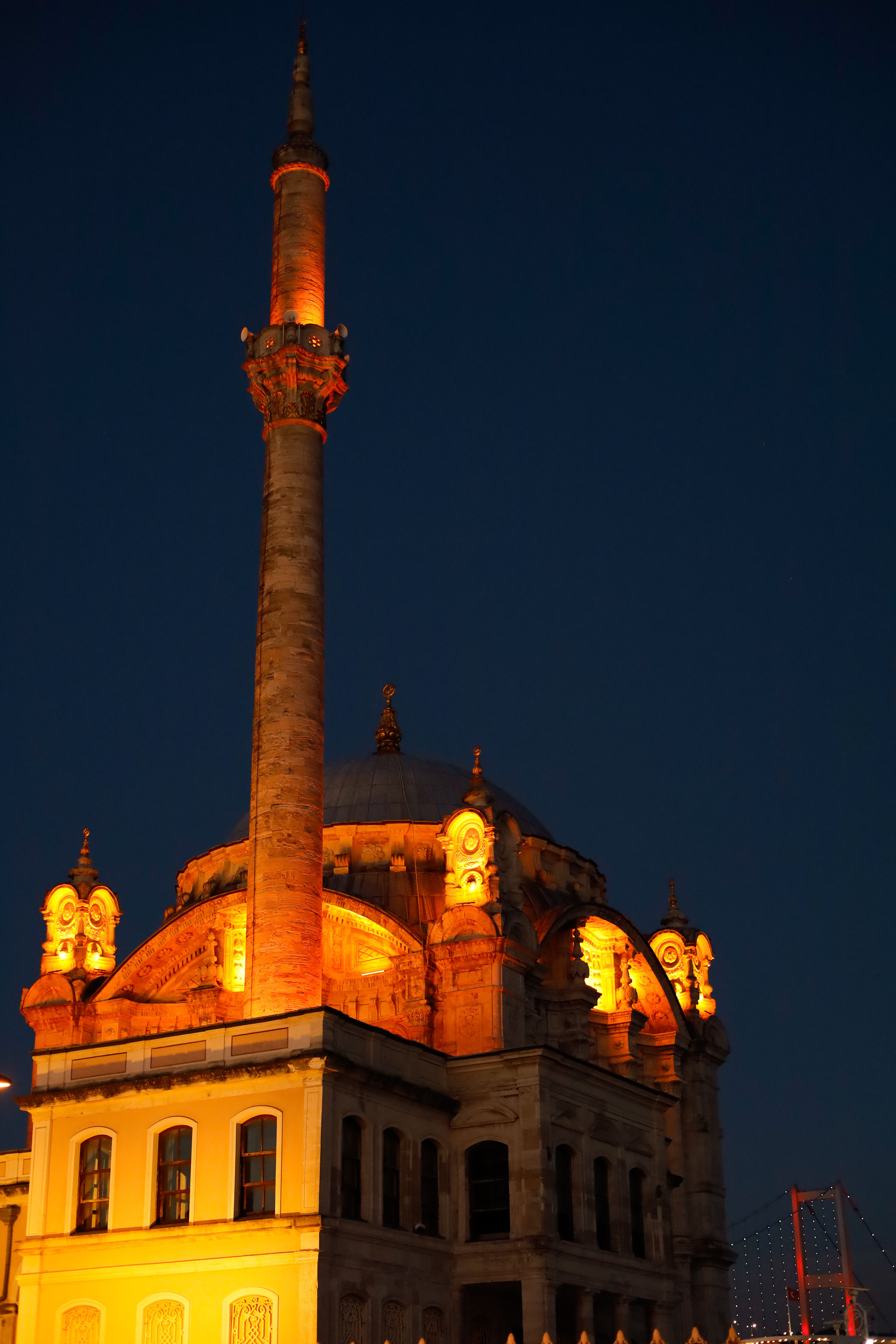 Illuminated Ortakoy Mosque in Istanbul at Night · Free Stock Photo