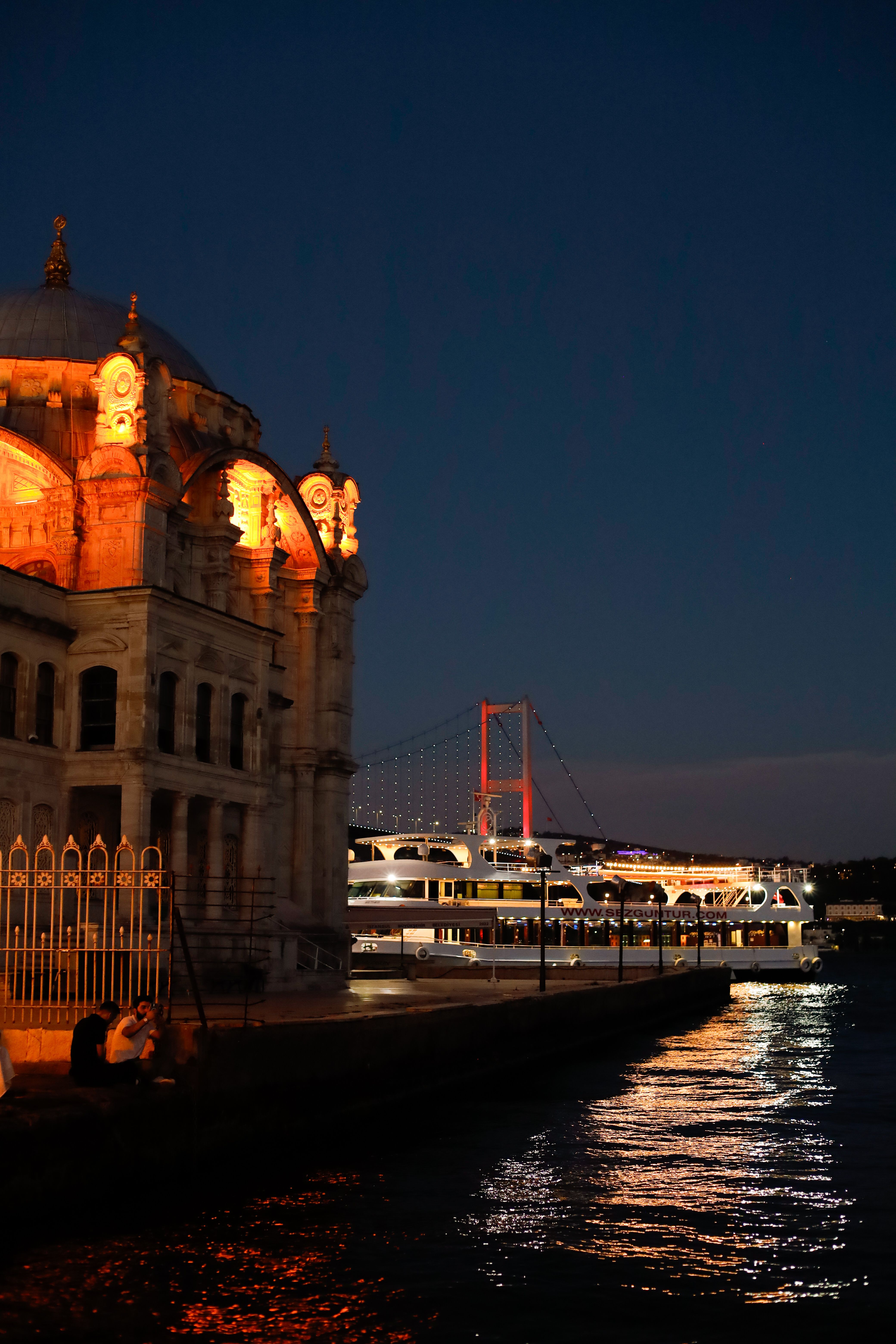 Illuminated Ortakoy Mosque in Istanbul at Night · Free Stock Photo