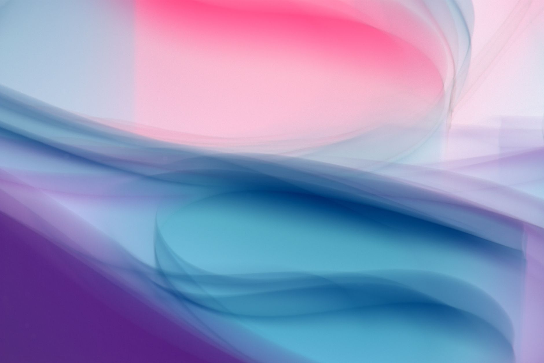 Luces rosas, moradas y azules