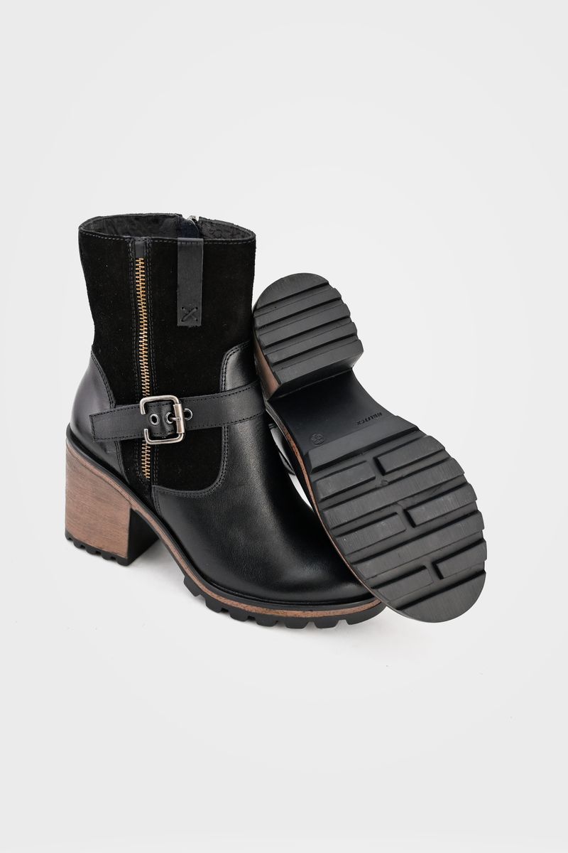 Black leather ankle boots photographed by José Martin Segura Benites on Pexels