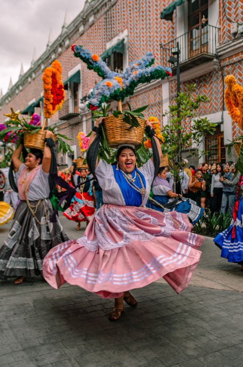 Free Colorful parade in Puebla, Mexico showcasing traditional Mexican dancing and attire with joyous celebrations. Stock Photo