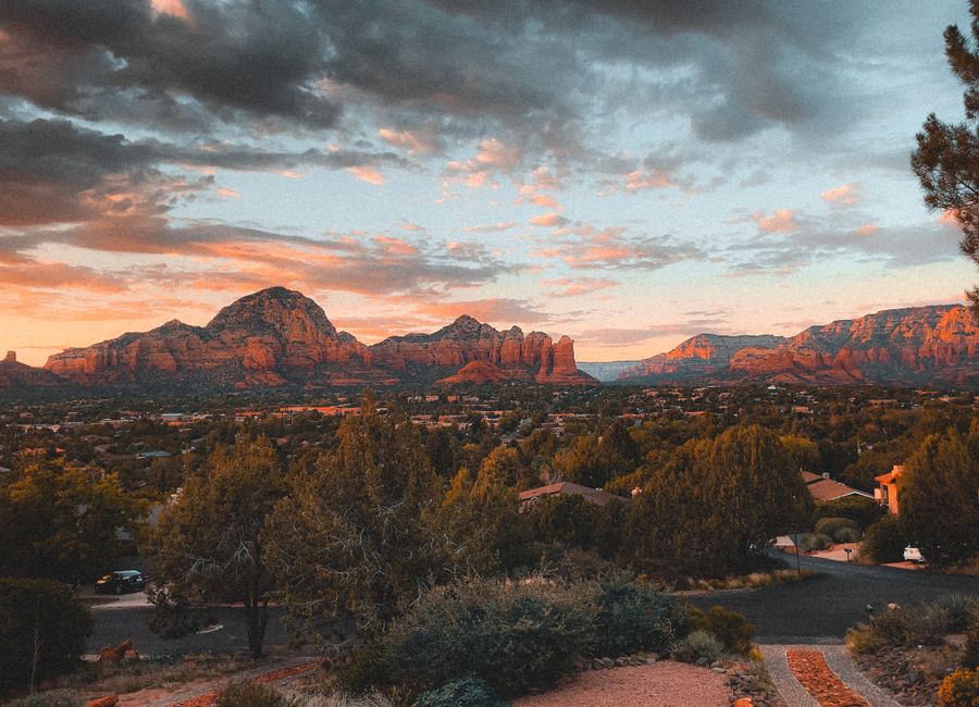 Breathtaking view of Sedona's red rocks at sunset showcasing Arizona's natural beauty.