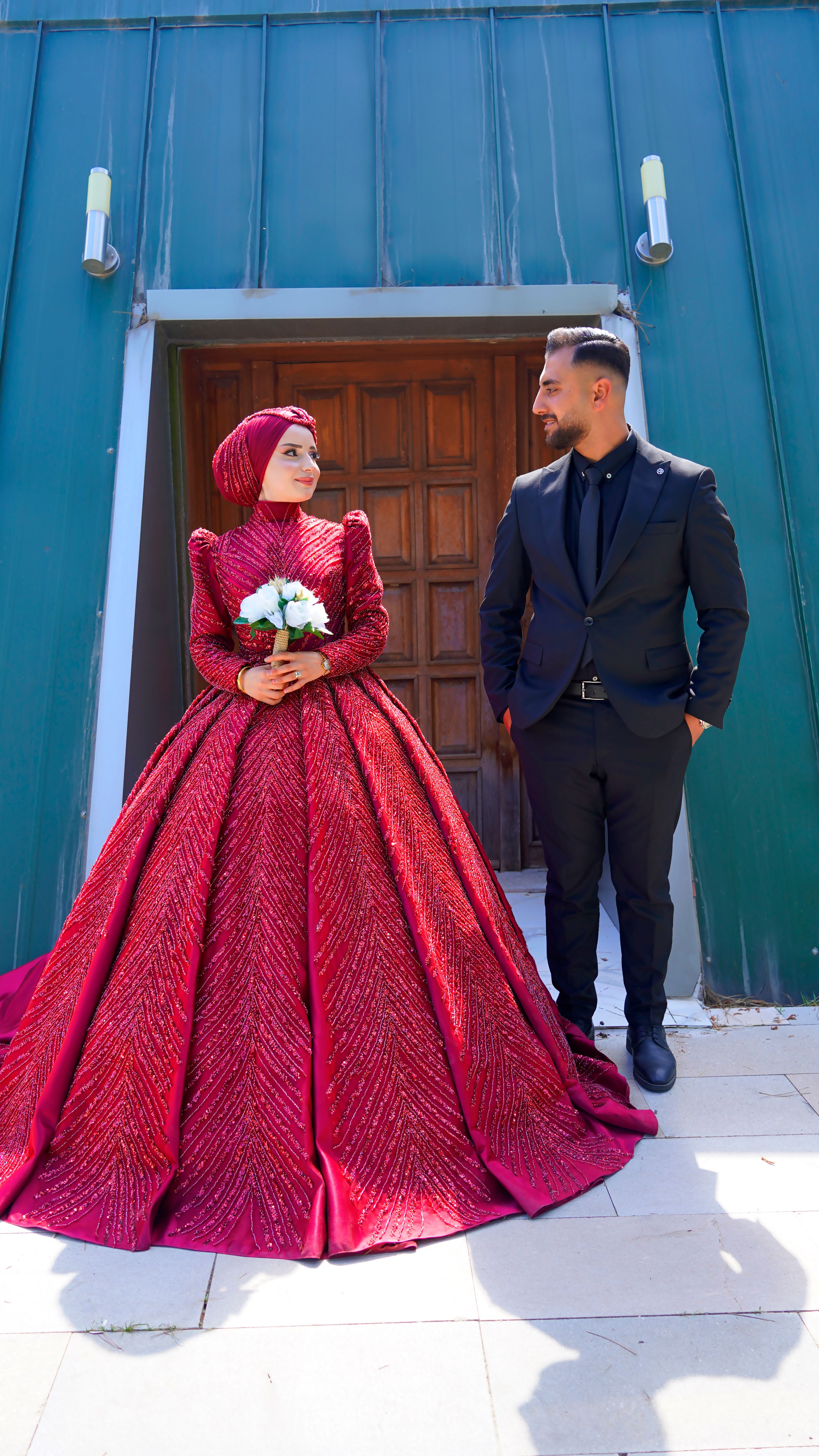 Captivating photo of a couple in elegant traditional attire at a wedding in Elâzığ, Türkiye.