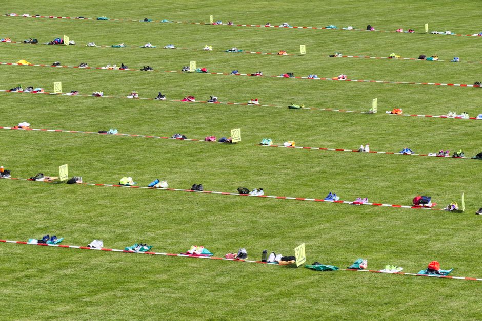 Lightweight non-plated trainers lined up for a race - best half marathon shoes Lightweight non-plated trainers lined up for a race - best half marathon shoes