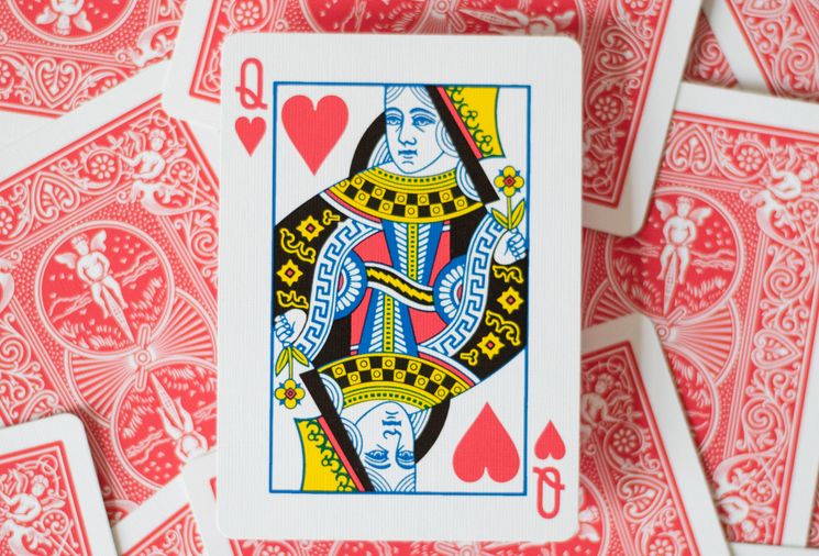 Online Casino: Spielautomaten und Live-Spiele im Überblick