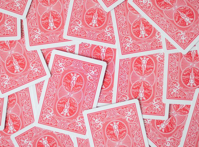 Online Casino: Spielautomaten und Live-Spiele im Überblick