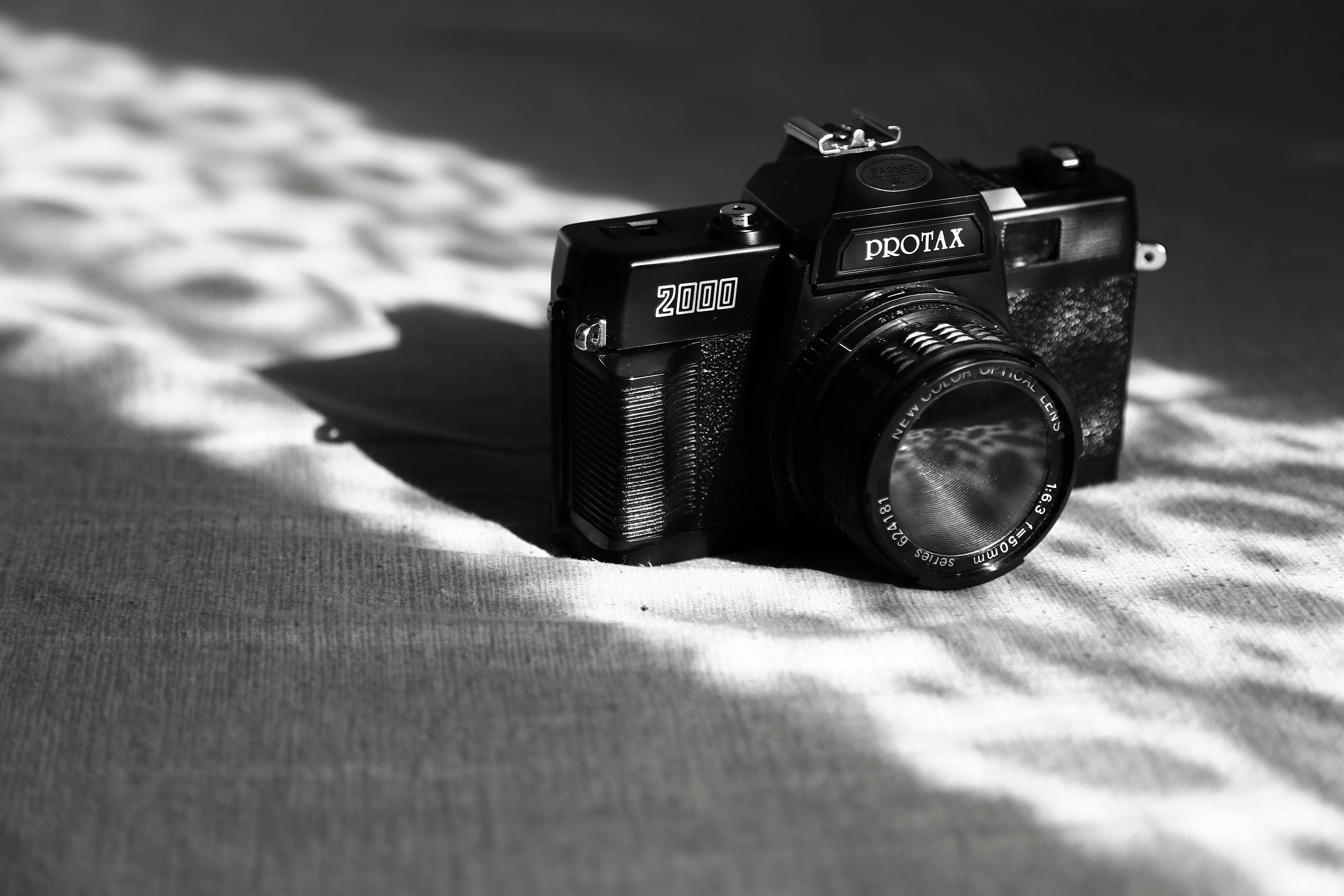 Grayscale Photo of Slr Camera · Free Stock Photo
