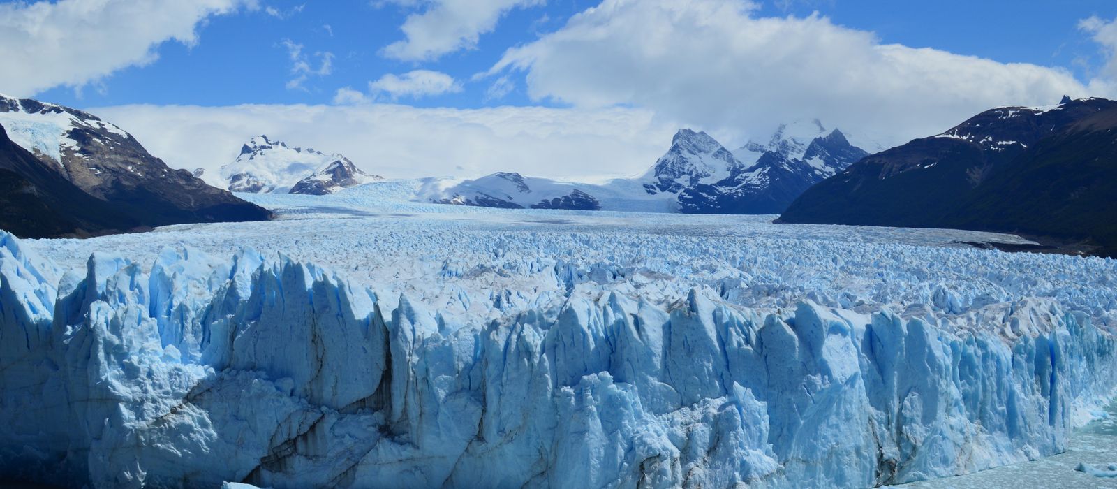 Stunning view of the Perito Moreno Glacier with snowcapped Andes in El Calafate, Argentina. — flights from Buenos Aires to El Calafate