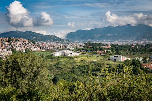 Kostenloses Stock Foto zu berge, blauer himmel, einsames gebäude