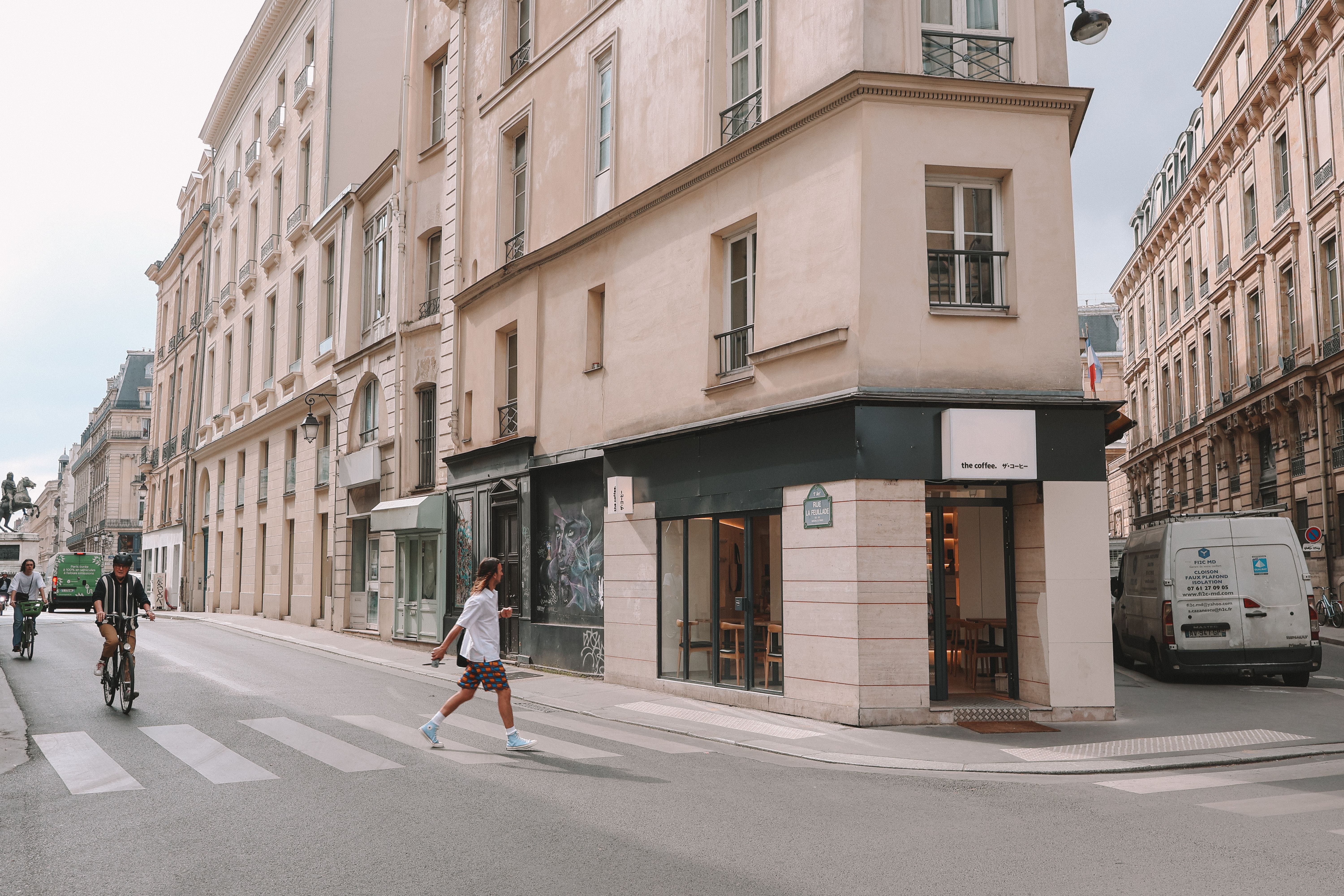 Capturing daily life on a picturesque street in Paris, France. — quartier emblématique du 3e, zone d'intervention Mister Concierge