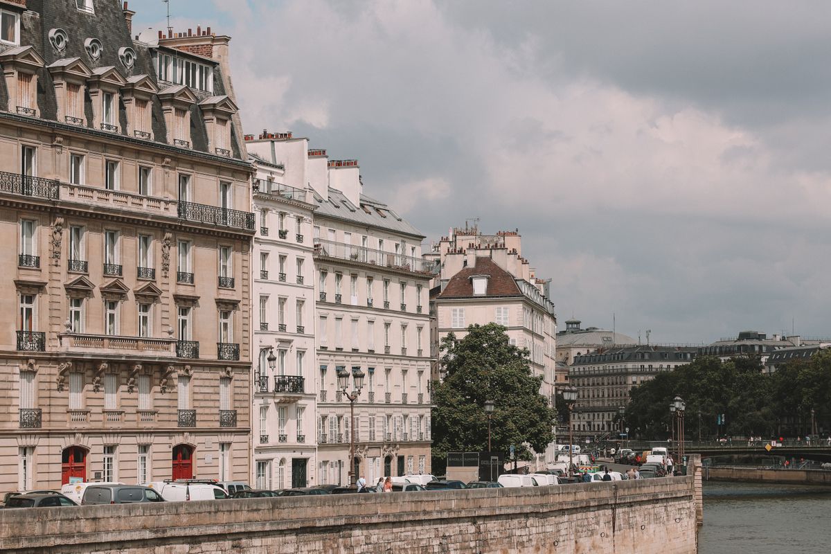 IA : le paradoxe d'une époque qui adore détester l'intelligence artifi