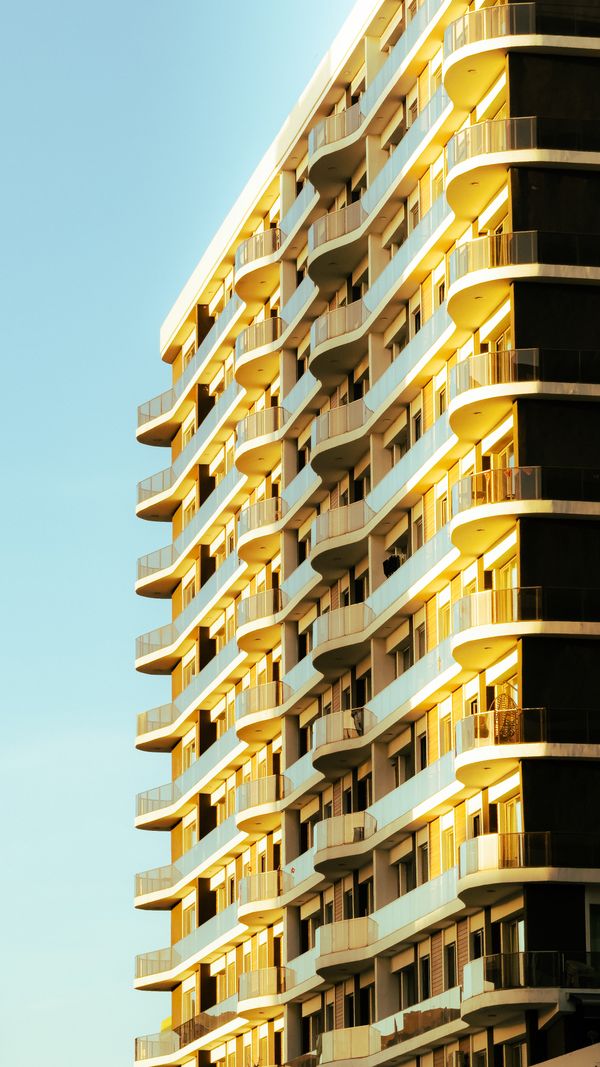 Façade d'immeuble résidentiel moderne