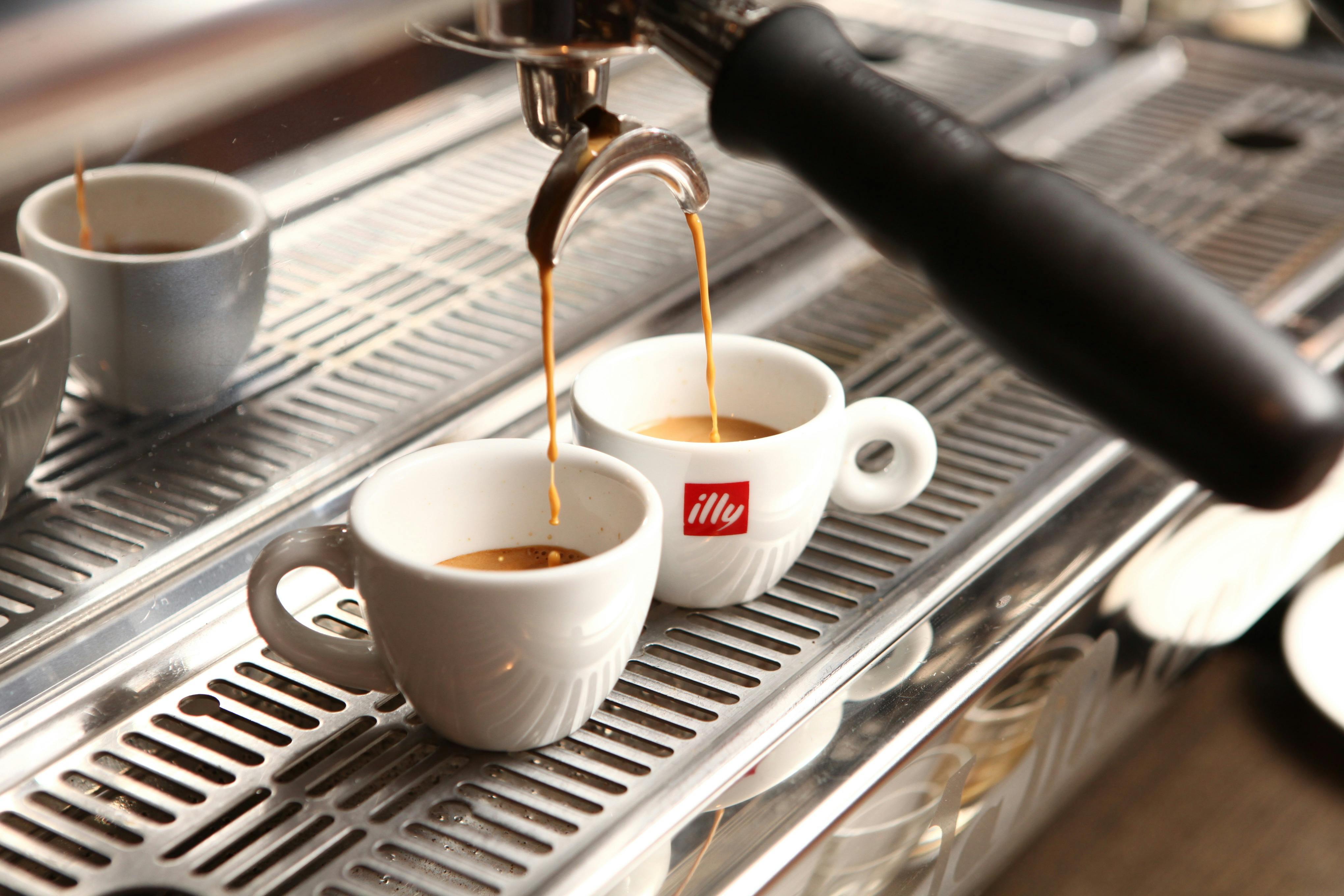 Professional coffee machine restaurant \u00b7 Free Stock Photo