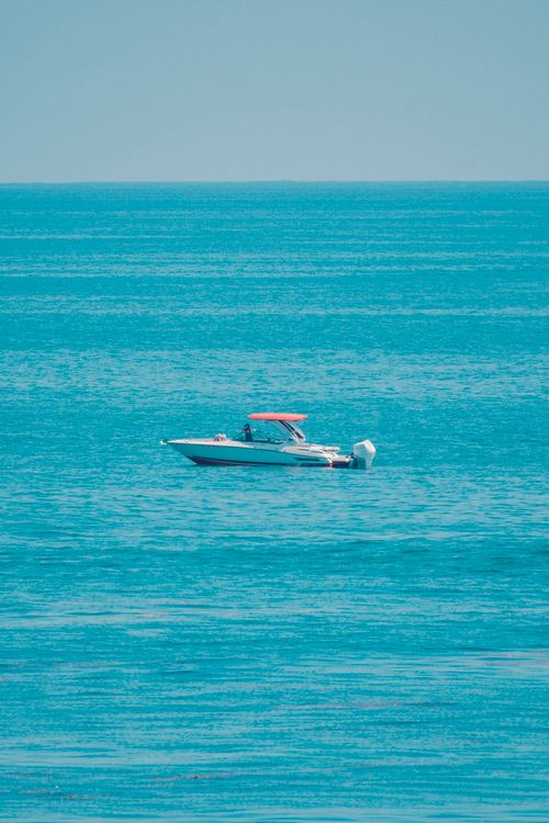 Free A peaceful motorboat floats on the clear waters of Laguna Beach, perfect for leisure and recreation. Stock Photo
