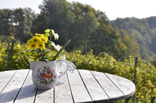 Blumenarrangement In Vase