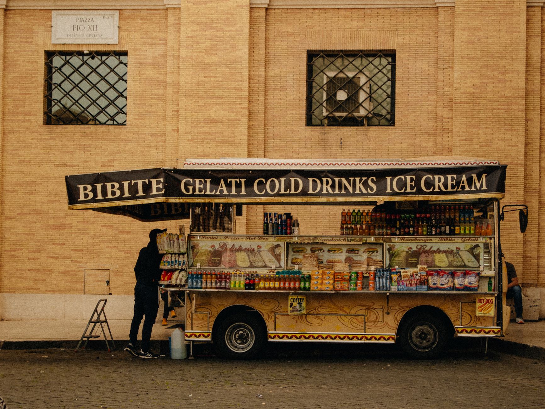 Trippaio del Porcellino — the lampredotto cart institution at Mercato Nuovo.