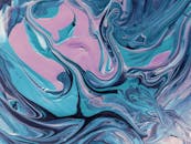 这幅充满活力的抽象绘画，以旋转的粉彩色彩和动态纹理为特色