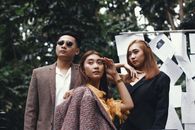 万隆户外，三位成年人摆姿势的别致肖像