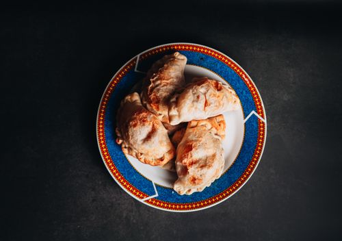 Free Top view of scrumptious Argentine empanadas served on a vibrant plate, perfect for culinary blogs. Stock Photo