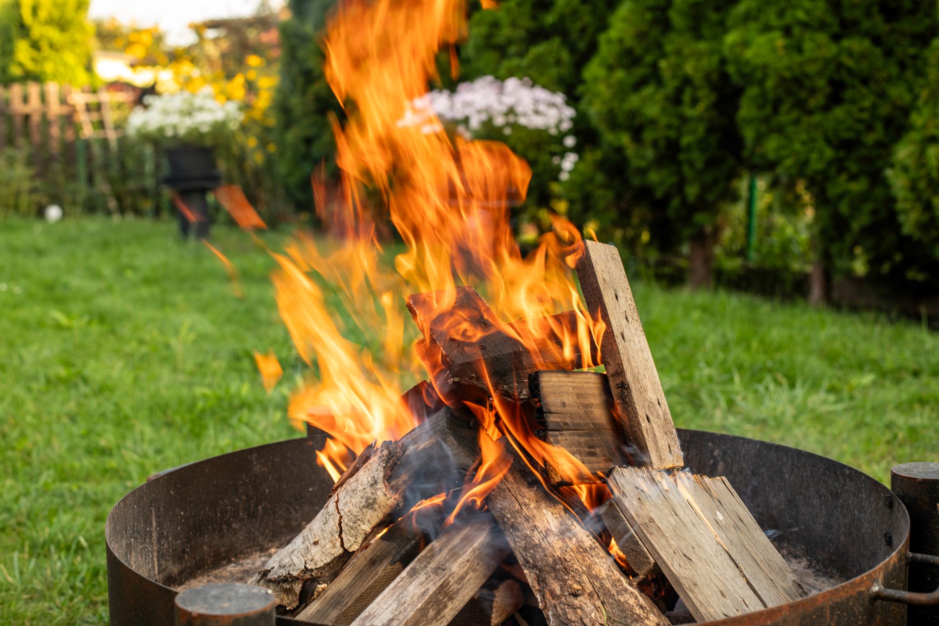 Best Fire Pit for Small Backyard 2026