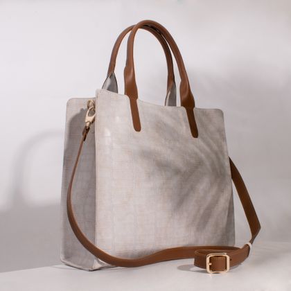 Beige leather tote bag, photo by Jose Martin Segura Benites on Pexels