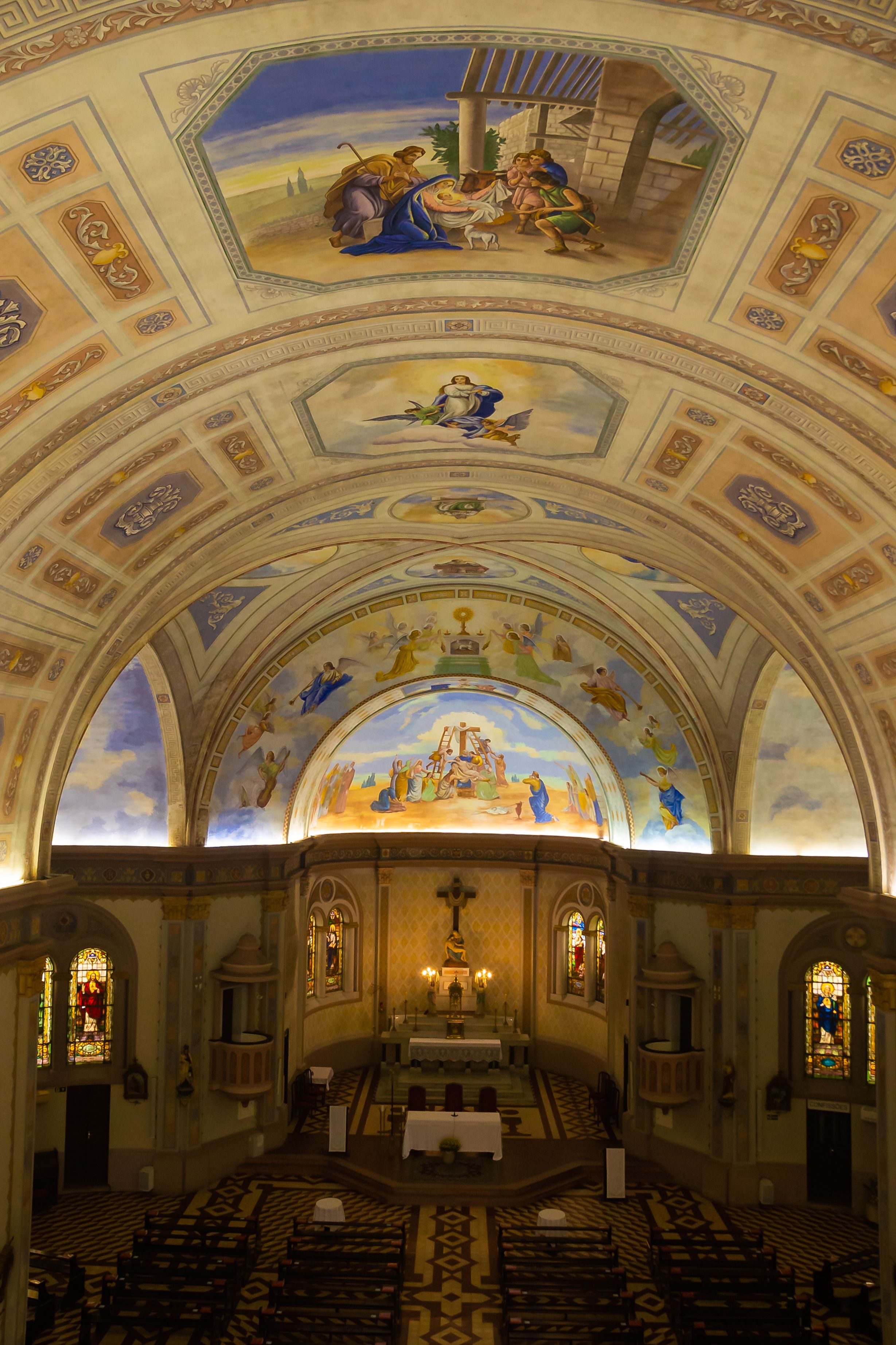 Intricate frescoes and stunning architecture adorn the Santa Maria Cathedral in Brazil.