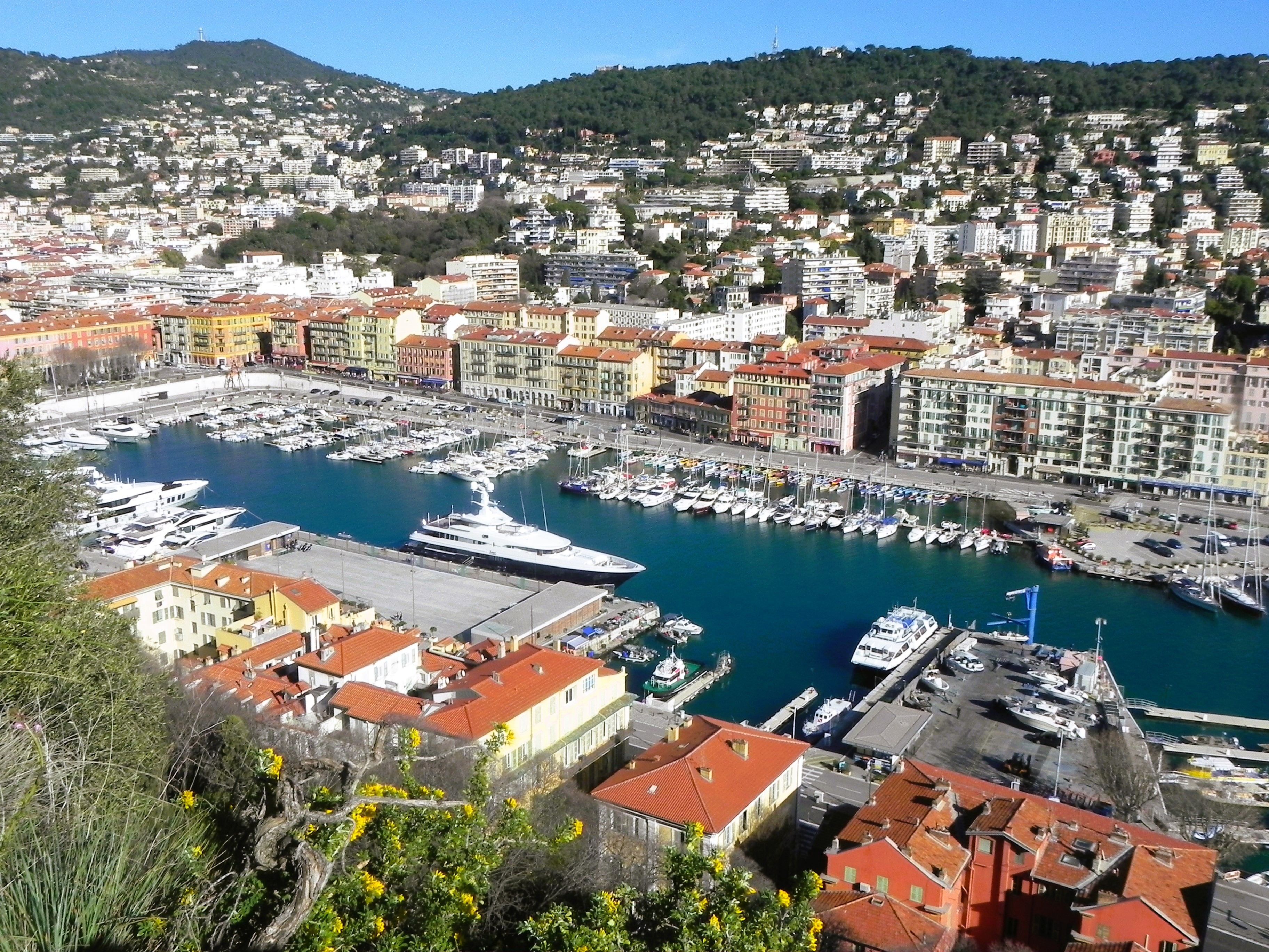 The port and its painted façades