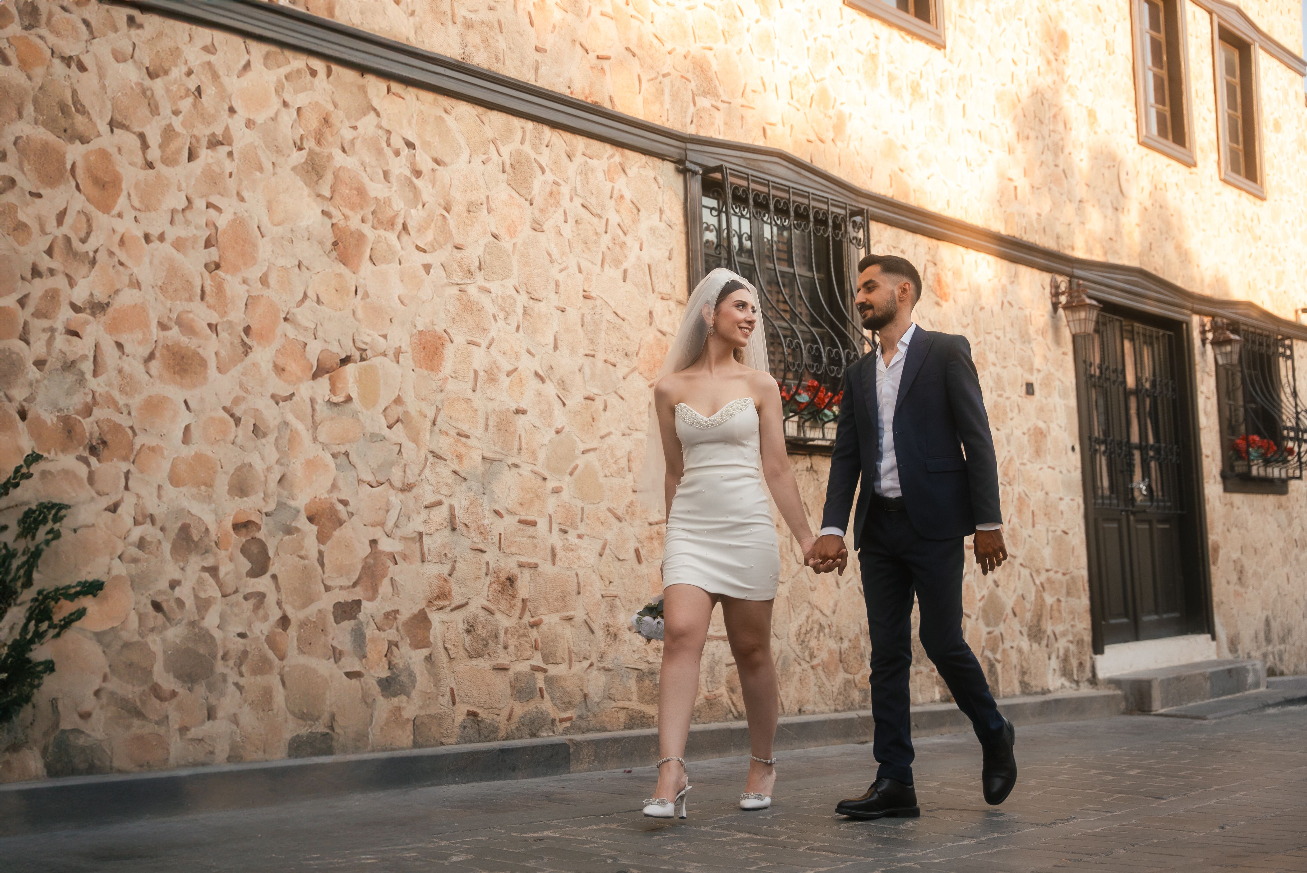 Online dating: starting a conversation on a niche platform
