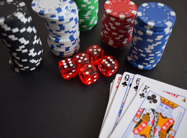 Online Casino: Spielautomaten und Live-Spiele im Überblick