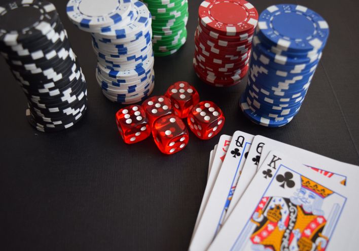 Online Casino: Spielautomaten und Live-Spiele im Überblick