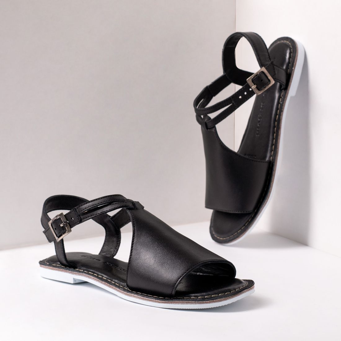 Black leather Peshawari chappals