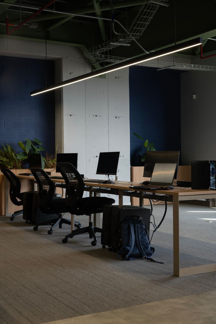 Cadeira de escritório Python Fly — espaço corporativo