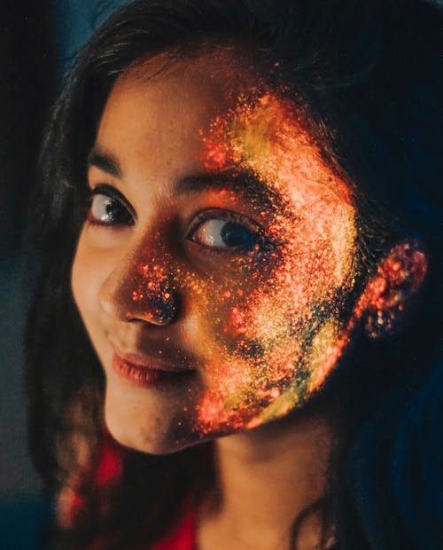 Foto Der Frau Mit Glitzern Auf Ihrem Gesicht